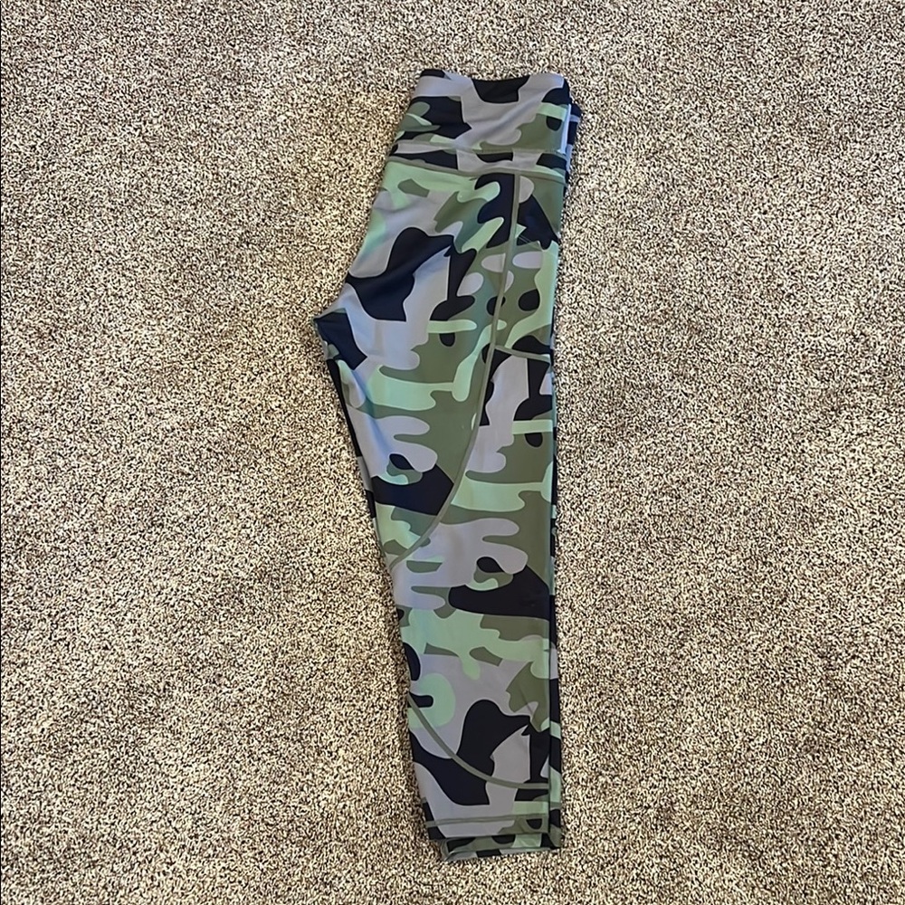 Women’s Camouflage Leggings - Picture 7 of 9